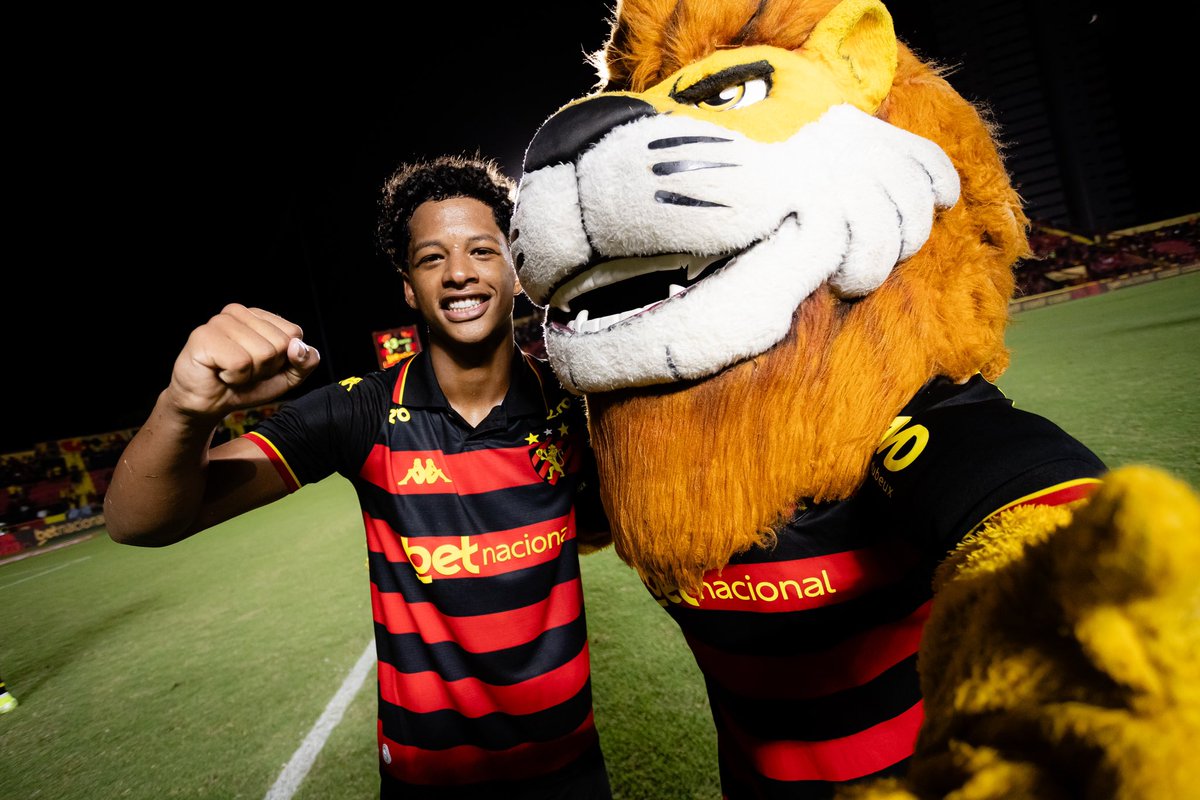 sportrecife's tweet photo. Quantos likes essa selfie merece? 🤔 https://t.co/cs7dfg1Jxt