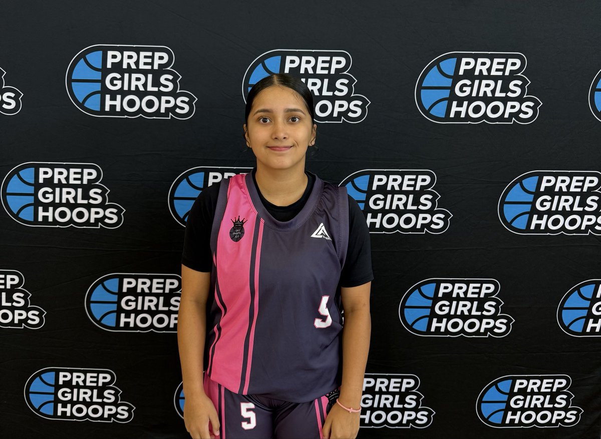 LadyCommitted16's tweet photo. Everyone meet Liv Espinoza!

Age: 16
Class of ‘28
From: San Antonio, TX 
School: Smithson Valley High School
Favorite Player: Muggsy Bogues
#justus #ladycommitted #AAU #duelofdynasty @TexasHoopsGASO @Benhoops0 @UTSAWBB @TexasHoopsTV https://t.co/0SMEixtXgS