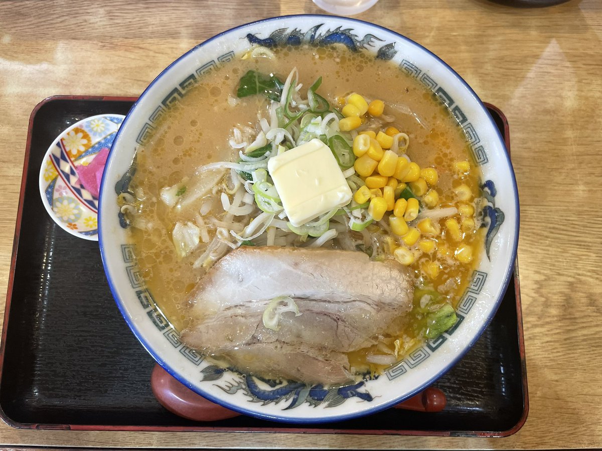 つめ tweet media