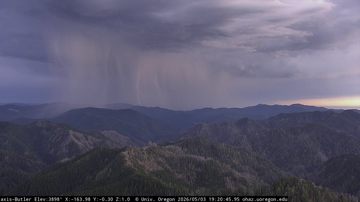 Kev1nLuo's tweet image. Stormy day in the mountains #cawx #orwx @NWSMedford @RobMayeda