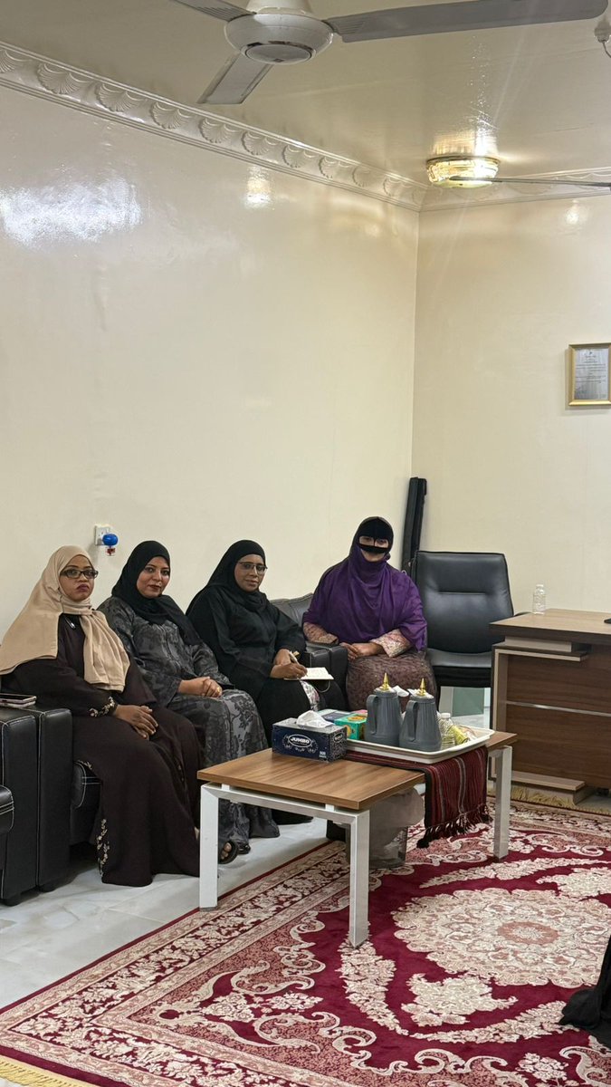 WMasirah's tweet photo. اجتمعت ��ئيسة الجمعية الفاضلة جوخة بنت سالم العريمية  بكل من  آمنه بنت مبارك المديلوية مسؤولة برنامج الشراكة والمبادرات المجتمعية بقسم تعزيز الصحة ،سوسن بنت علي المعمرية  قسم الإردات بدائرة الشؤون المالية بالمديرية العامة للخدمات الصحية بمحافظة جنوب الشرقية https://t.co/jHFO6xaKj0