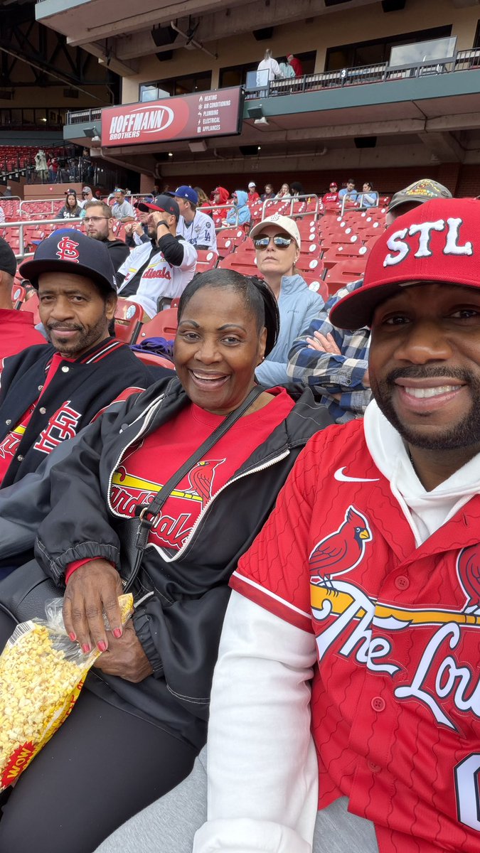 willcarter021's tweet image. Home is where the heart is ❤️🏠
Back in “The Lou” just in time to watch the @cardinals edge the Los Angeles Dodgers 3–2 😤
Masyn Winn bobblehead night… Had to be there for that W 🔥

STL vibes undefeated 🐦💯 #gocards #cardinalsnation  #STL