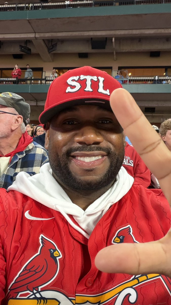 willcarter021's tweet image. Home is where the heart is ❤️🏠
Back in “The Lou” just in time to watch the @cardinals edge the Los Angeles Dodgers 3–2 😤
Masyn Winn bobblehead night… Had to be there for that W 🔥

STL vibes undefeated 🐦💯 #gocards #cardinalsnation  #STL
