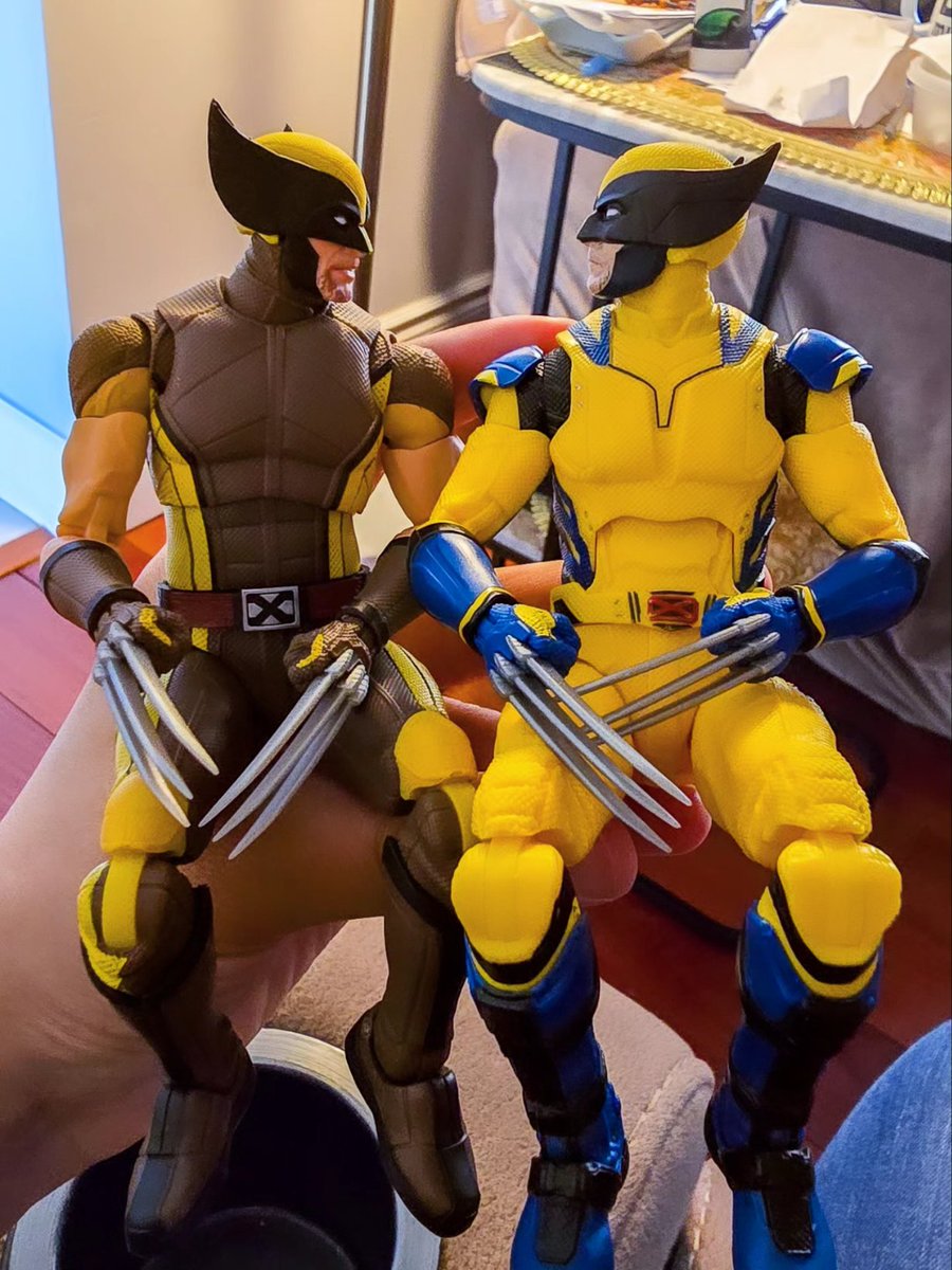EmpressCarri's tweet image. From Dawn to Dusk with the Bubs! I've been slowly falling in love with Brown Suit Logan of late yet I'm attached to the movie one. Two incredible figures! #Wolverine #Logan #WeaponX #MarvelLegends #ActionFigures