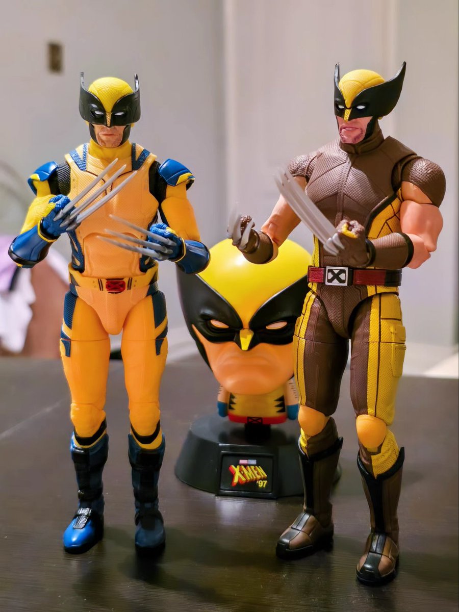 EmpressCarri's tweet image. From Dawn to Dusk with the Bubs! I've been slowly falling in love with Brown Suit Logan of late yet I'm attached to the movie one. Two incredible figures! #Wolverine #Logan #WeaponX #MarvelLegends #ActionFigures