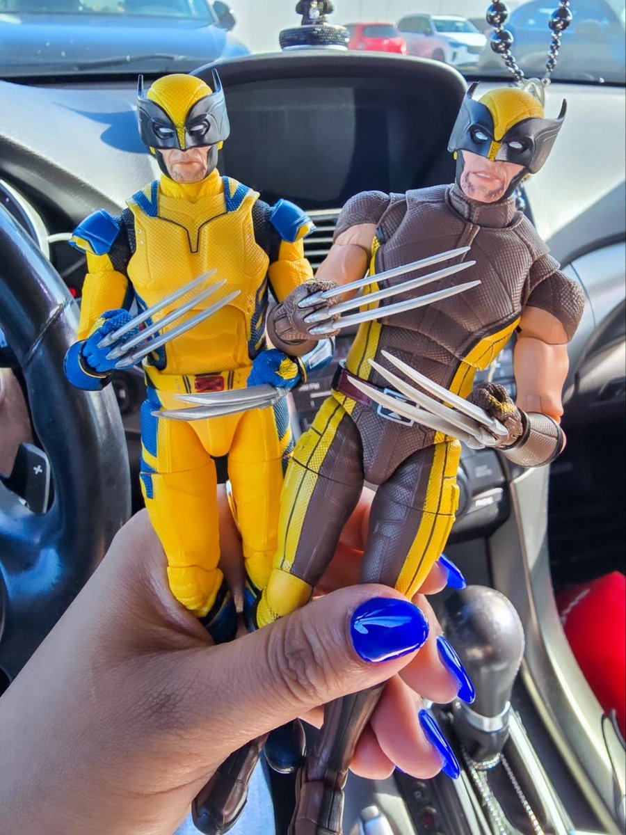EmpressCarri's tweet image. From Dawn to Dusk with the Bubs! I've been slowly falling in love with Brown Suit Logan of late yet I'm attached to the movie one. Two incredible figures! #Wolverine #Logan #WeaponX #MarvelLegends #ActionFigures