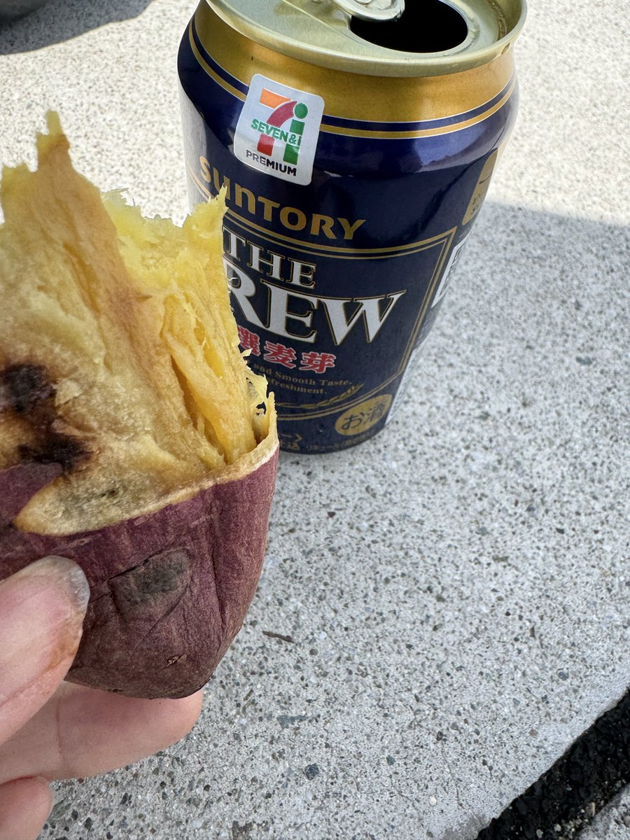 BjtkmOf's tweet photo. ゴールデンウィーク。
須磨海岸へ。
風が強すぎて笑ける🤣
いいお天気だけと、寒い😨
海を眺めていると何もかも忘れられる！
気分転換に。。。 https://t.co/3wbzfsUSuf