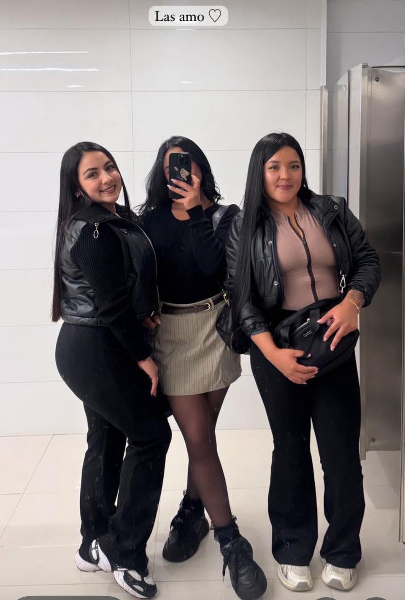 gil5_babby's tweet photo. Mis niñas , gracias por todo ♡ https://t.co/ZBwZyhTfF1