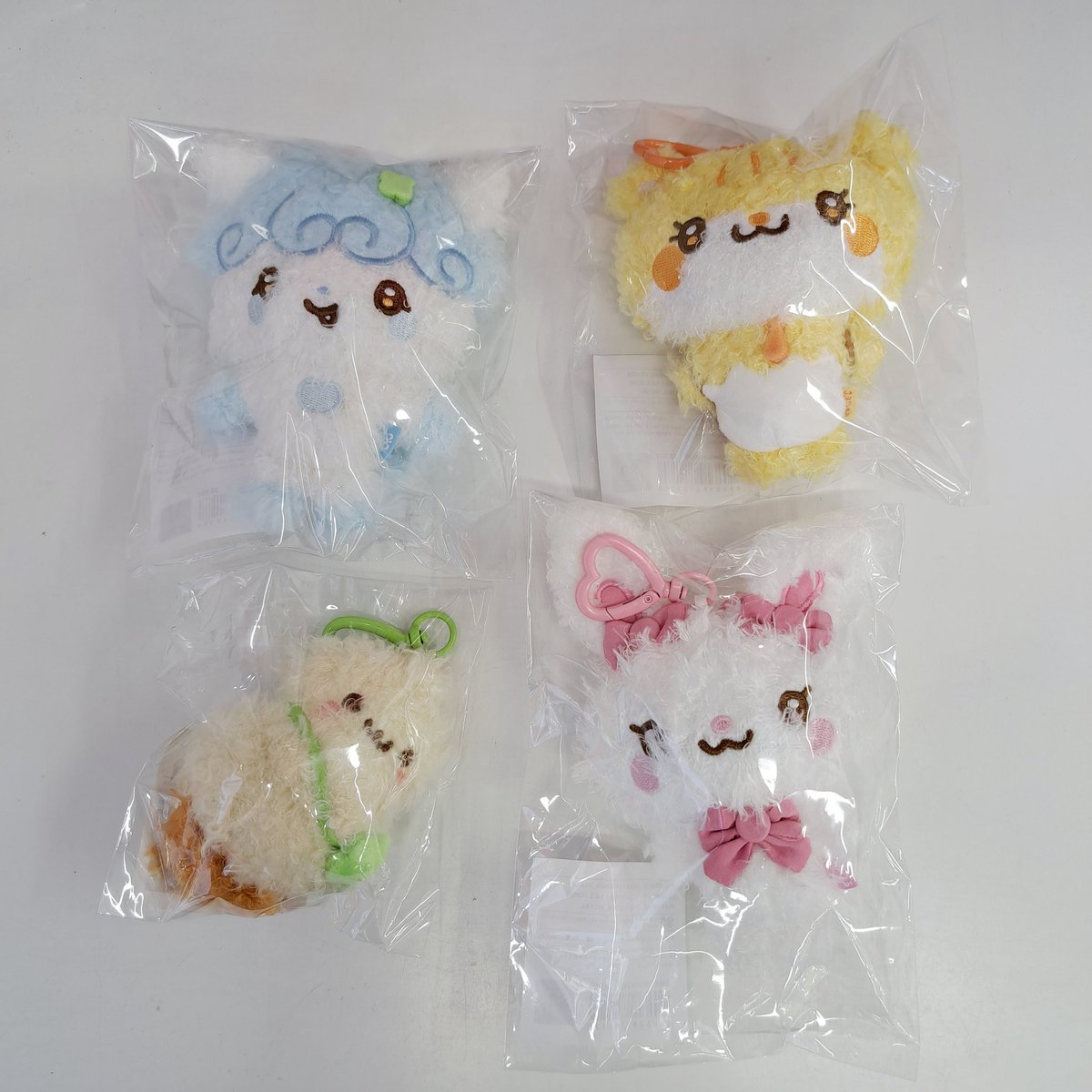 moizajp's tweet image. 「HEARTS 2 HOUSE」のグッズが入荷しました✨

❇️ランダムトレカ
❇️ランダムミニキーリング
❇️ステッカー
❇️ハウスフォトセット
❇️うちわセット
❇️フォトフォルダーセット
❇️ドール(お1人様1点まで)

#モイザ #新大久保 #HEARTS2HEARTS #HEARTS2HOUSE