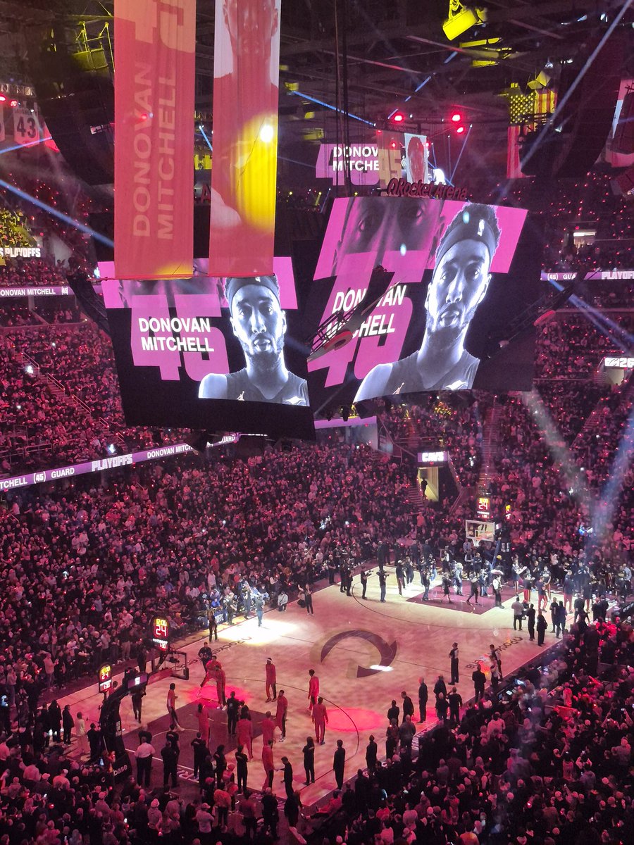 Jay423x's tweet photo. Go CAVS !! #Letemknow https://t.co/LaRN43OVOA