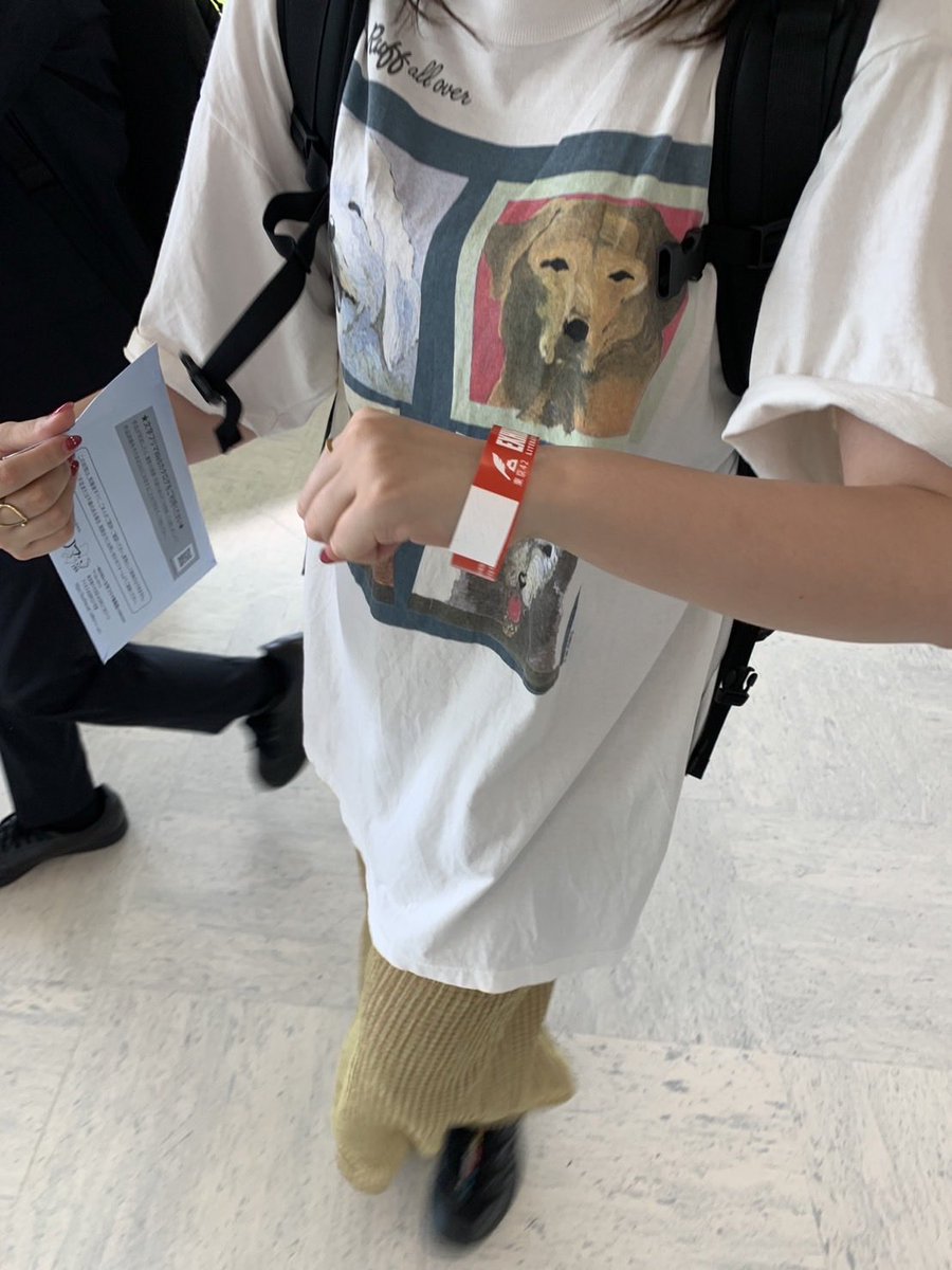 いくぜ！文フリ！
笑顔犬Tシャツを見に来てください🐕 ͗ ͗ ͗
 #文学フリマ東京42  #文学フリマ東京