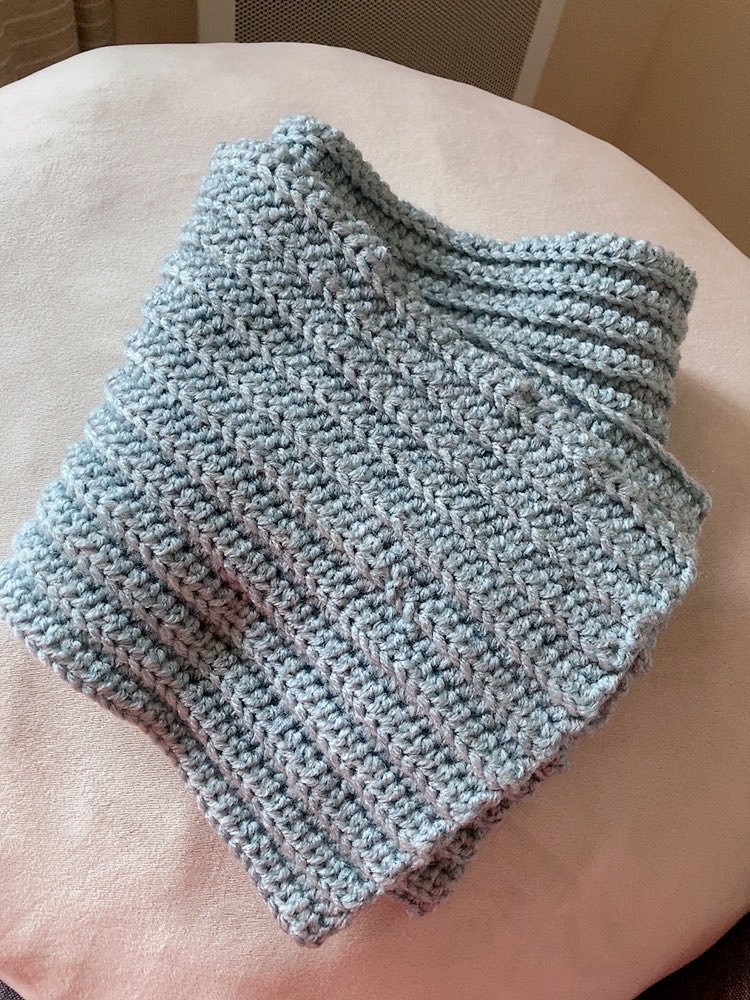SW_monkuchan's tweet photo. 初めての編み物
YouTubeを見ながら、かぎ針編みでマフラーを編み編み🧶
初めてにしては上手に出来たとおもうの https://t.co/N0k51nPShH