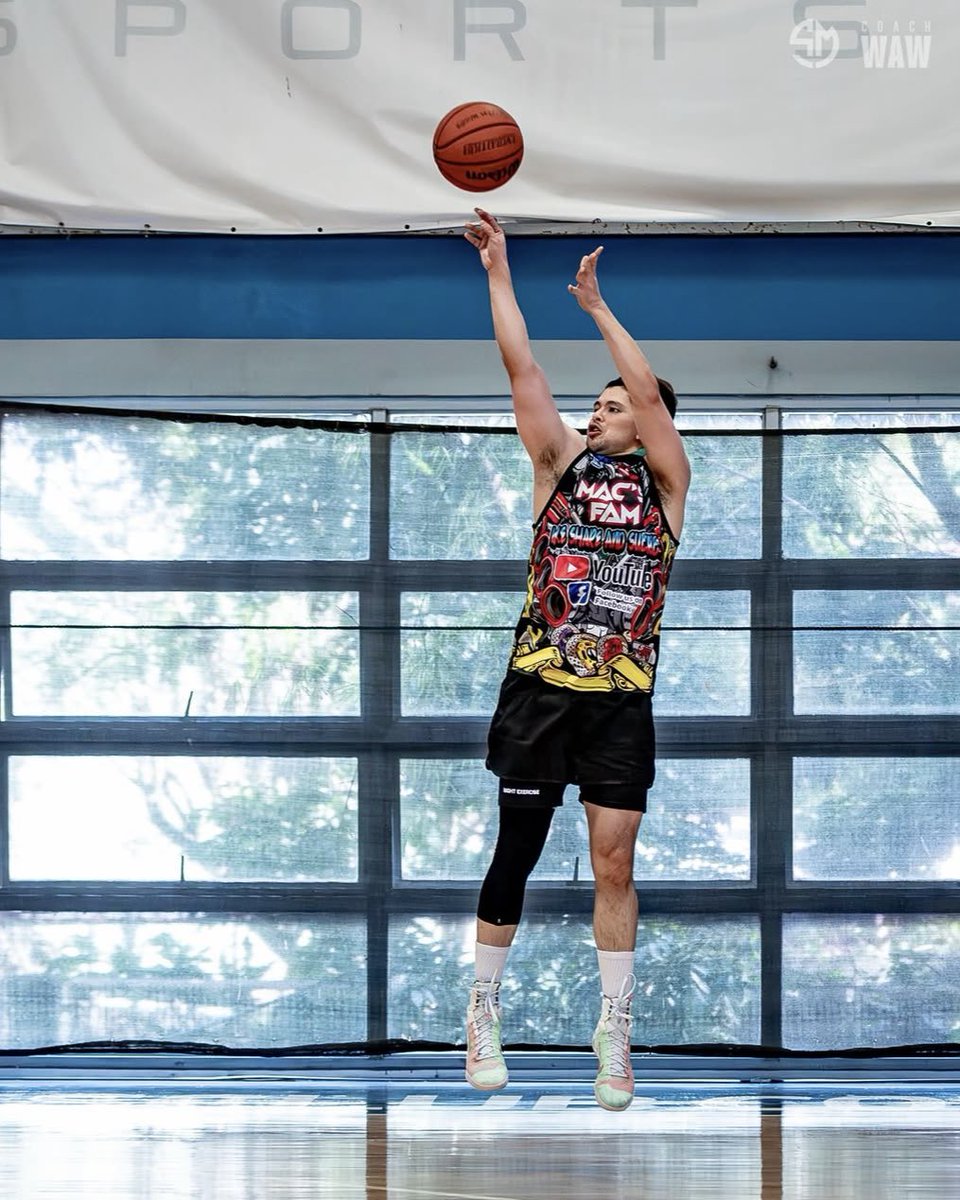 Guys with alpha hairy armpits like Rayver Cruz makes basketball worth watching. Damnnnn… 🥵 #pitshot #fitnessporn