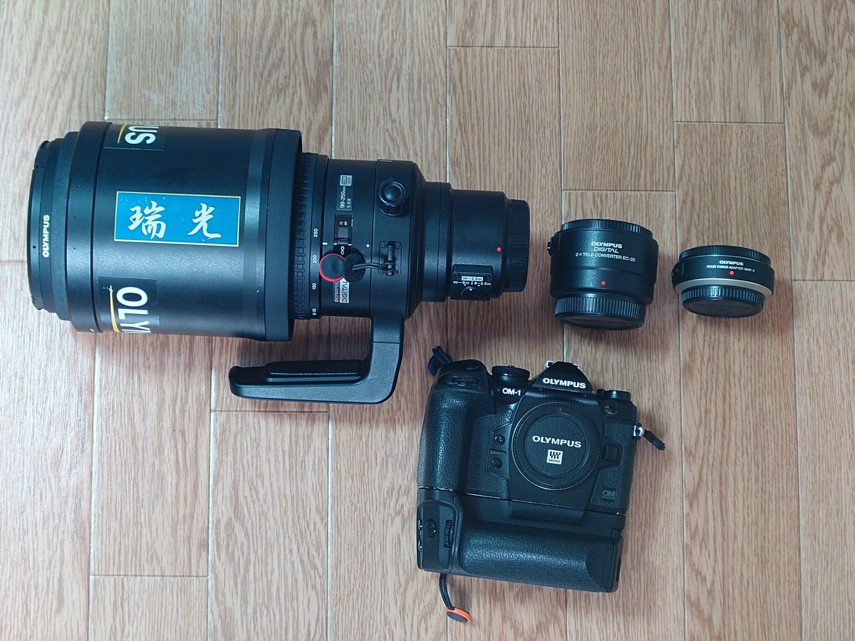 ness0822's tweet photo. 今日は #マイクロフォーサーズ の良さを発揮しない重厚な機材で写真を撮りに行きます。

大きく重く辛いレンズで撮る写真はきっと良いものだ(・ω・) https://t.co/wXRAyu6iDQ