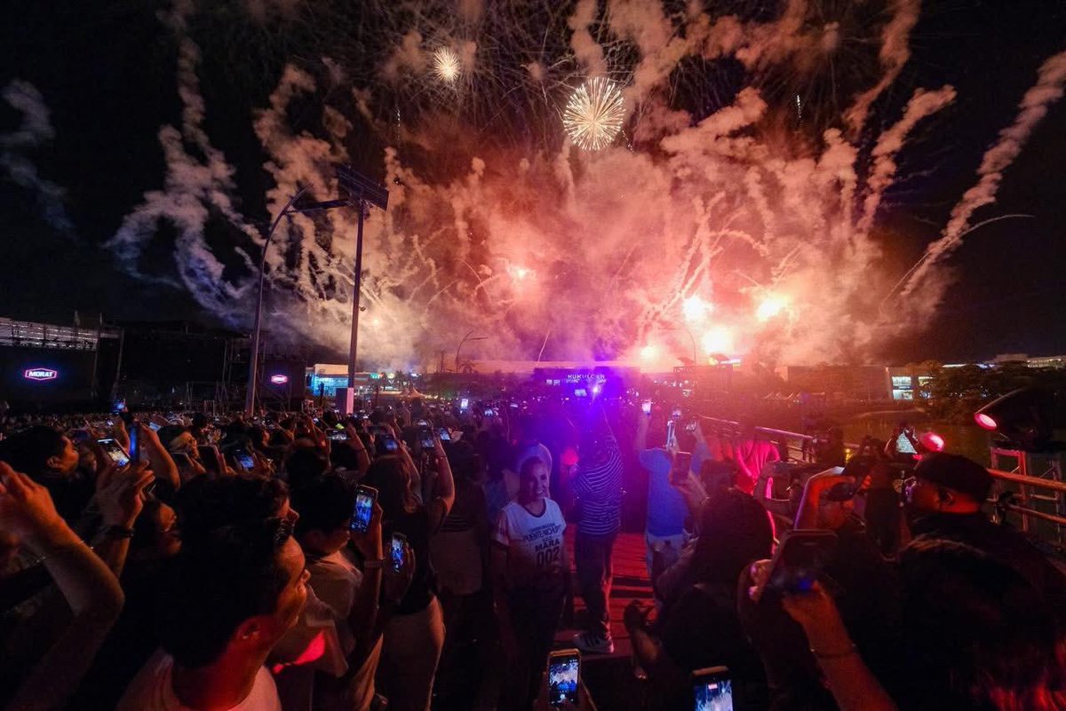 InfoQRoo_'s tweet photo. 🌉🎤🎶 Una noche mágica en la inauguración del Puente Nichupté

“¿Cómo te atreves a volver? (Oh-oh)
A darle vida a lo que estaba muerto
La soledad me había tratado bien
Y no eres quien para exigir derechos” 🎶

El ambiente vibrando al ritmo de Morat, https://t.co/c0BKmSuroz