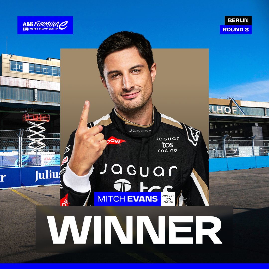 AllSportsPy's tweet photo. #BerlinEPrix🇩🇪: !Mitch Evans🇳🇿 es ganador del ePrix de Berlin🇩🇪 II!. 🏆 2° Oliver Rowland🇬🇧 y 3° Pascal Wehrlein🇩🇪. 🏁

Mundial de Pilotos🏆:
🔼1° Pascal Wehrlein🇩🇪: 101
🔼2° Mitch Evans🇳🇿: 98
🔽3° Edoardo Mortara🇨🇭: 93 https://t.co/9HkB0QfZe7