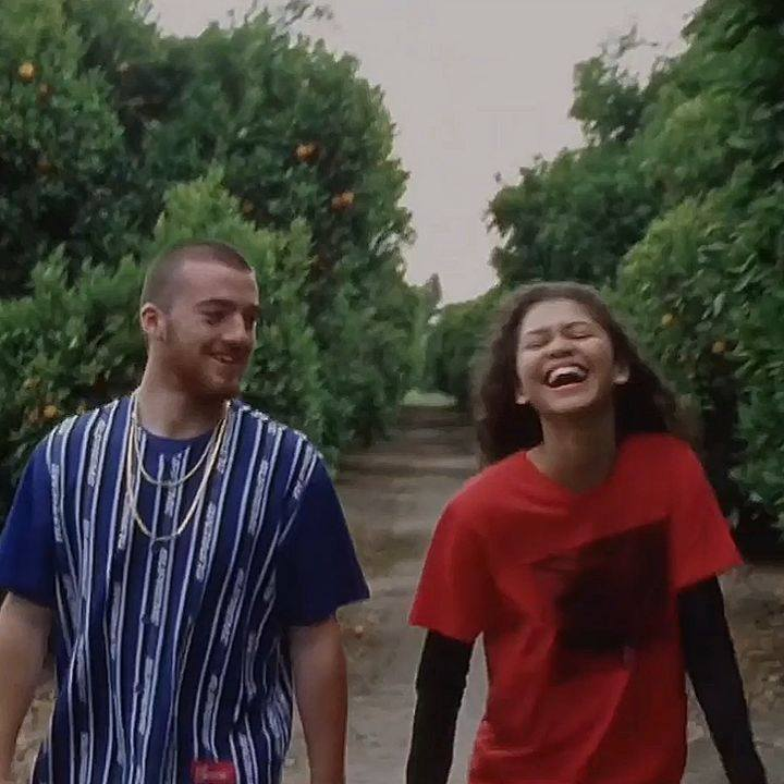 AnkhMorporTimes's tweet photo. El fondo de pantalla de Rue es la escena de donde Angus Cloud le sacó captura para subirla a su instagram y dedicarle feliz cumpleaños a Zendaya el 1 de septiembre de 2021 😭

"happy birthday to a real one much love fammy"

#Euphoria #Zendaya #AngusCloud 🕊️ https://t.co/o2RGQVXSRx