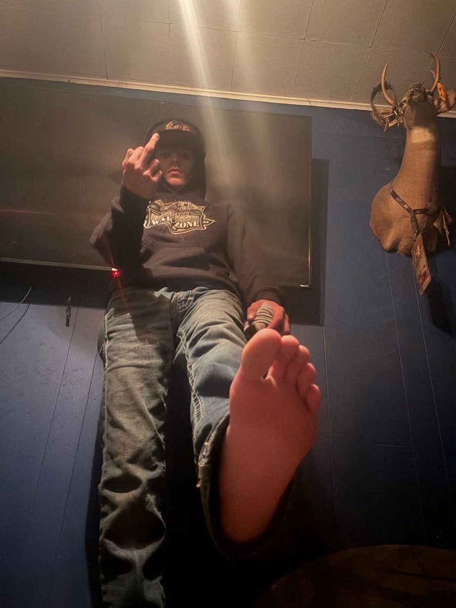 mastercj200's tweet image. Draining scrawny losers all night open ur wallets or disappear
#findom #ServeMe #alpha