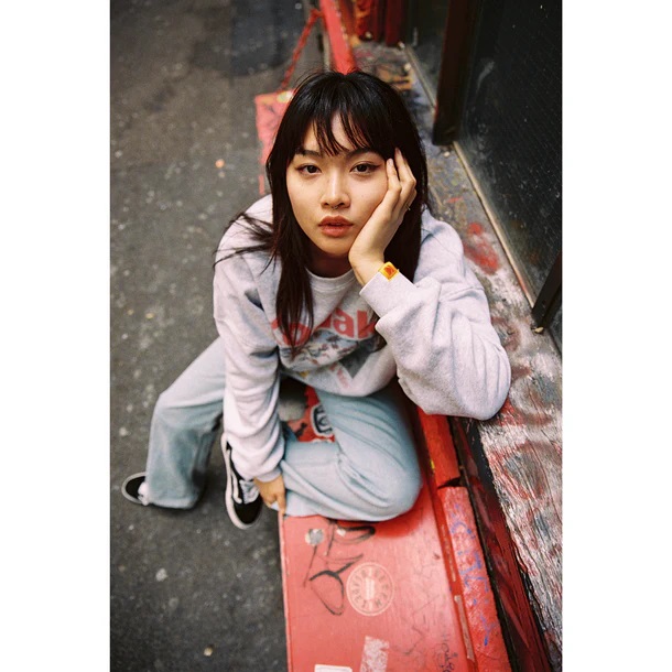 champcamera's tweet photo. #SameButDifferent　By #青葉台
Mr.Negativeのカラーネガフィルム『Same Same But Different 400』
全体的に暖色寄りで印象的な赤の発色をする一本です。
ISO400であらゆるシーンで扱いやすいのも◎
#film #フィルム #ISO400
https://t.co/dr7o7ZosSJ https://t.co/RxHxQ2di1v