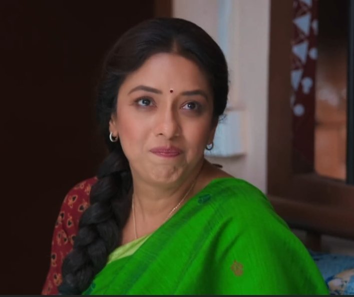 dreamgirlanurup's tweet photo. Her expressions 🙈😌 that's why she's expression queen 👸 today episode was too good 😊 and your expression in today uff, may I kiss you? 😅 you look like totally baby mera kuchipu 😘 love you and kiss you dher saaraa #expressionqueen #Anupamaa #RupaliGanguly @TheRupali 😚 https://t.co/MjPJVDs7Hh