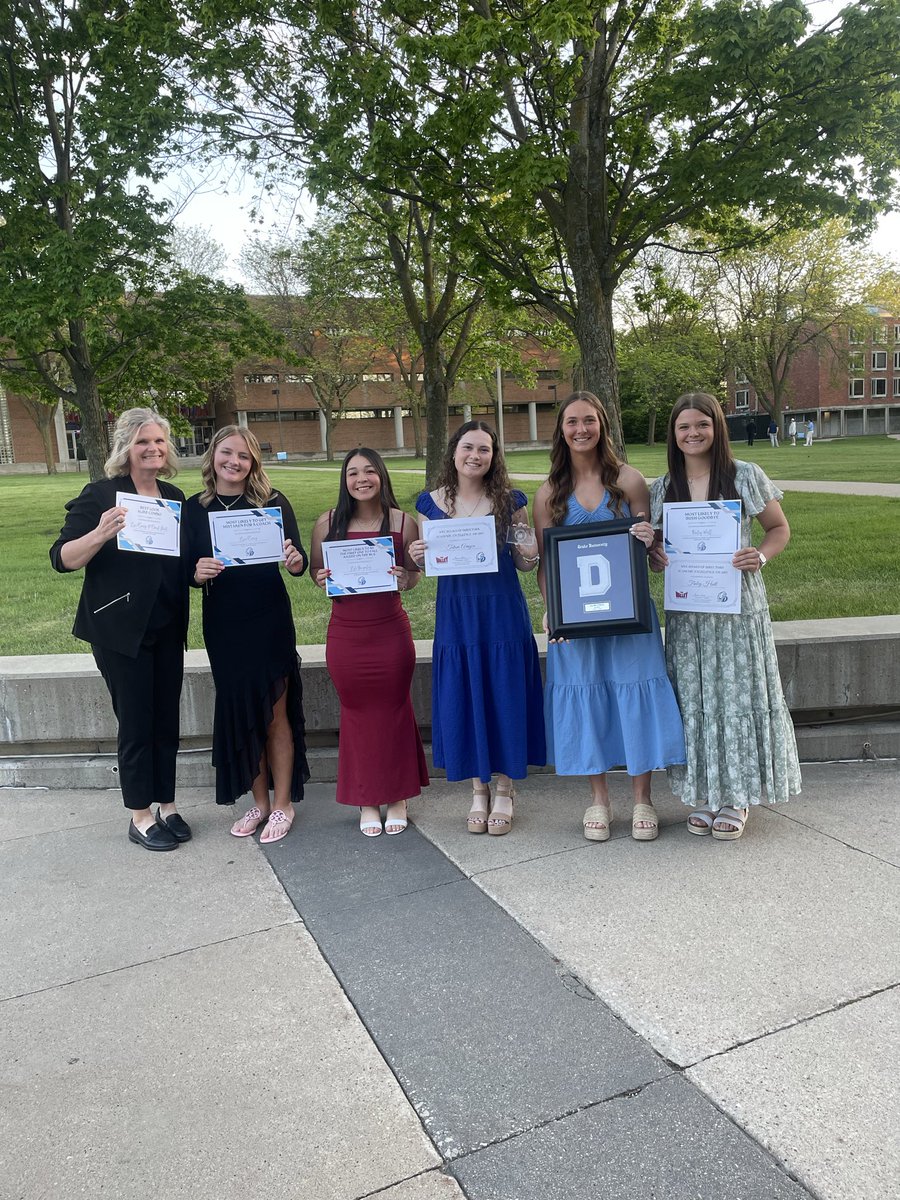 Drake Softball tweet media