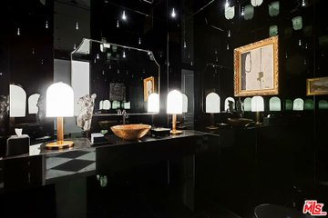 15zanaz's tweet image. Kris Jenner is selling the Kardashian's original home. 
It's been sitting on the market a long time at $13.5 million.
It's very dark and moody, very 1990s/early 2000s style.
Is this your vibe?
#interiordesign
#interiors
#homedesign