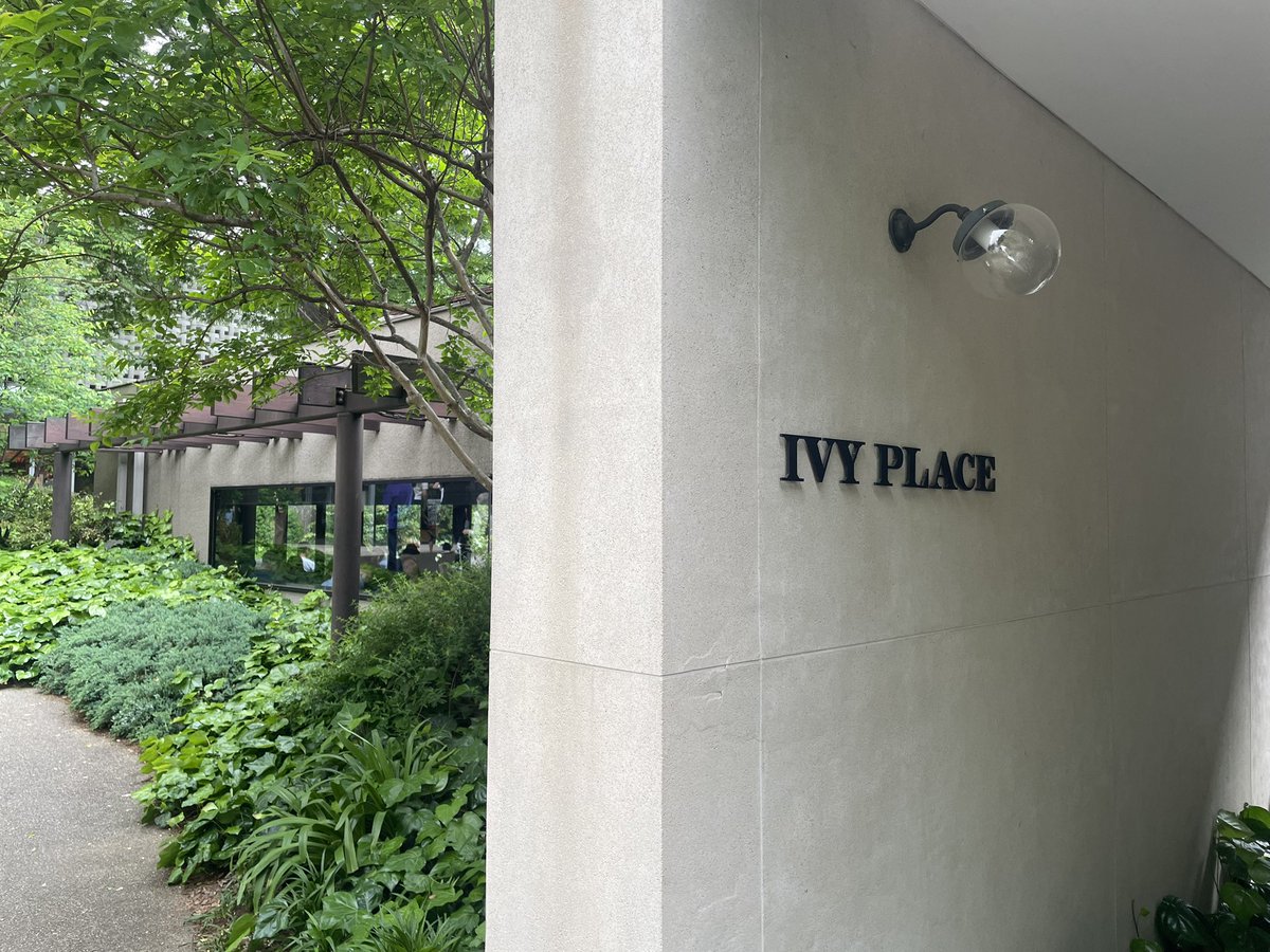 shizuku_OORer's tweet photo. 聖地巡礼シリーズ✨
Takaが昔訪れた?と言われている代官山にあるIVY PLACEでランチ🍽️
新緑の中、テラスで食べたのもあり、開放的になったのは気分だけじゃなく、お腹もだった😂
パンケーキ🥞の誘惑に負けやしたw
美味しかったぜ😋😋😋
#IVYPLACE https://t.co/TTqbLTD2tI