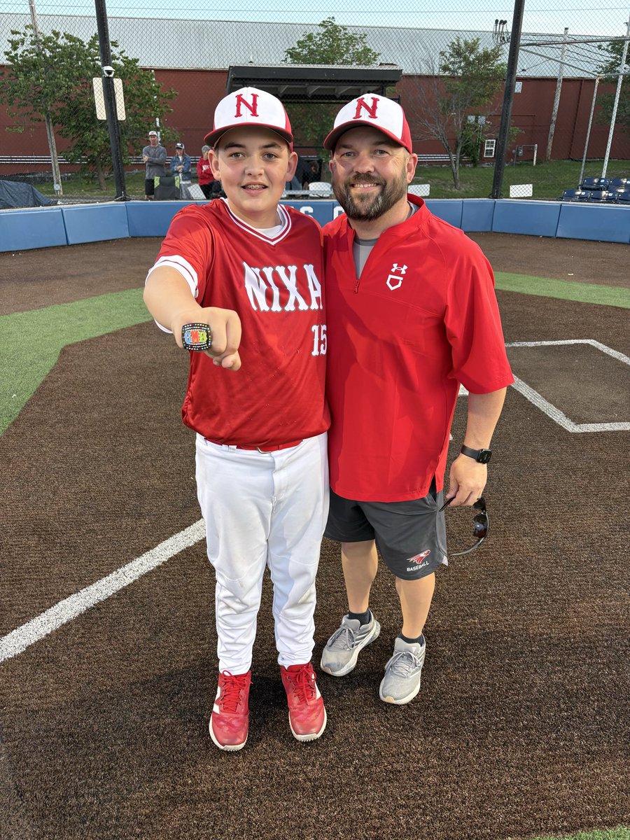 BrandonBurk6's tweet photo. Another fun weekend For Nixa Baseball 13U Red at @BOAbaseball for the GMB Dinger de Mayo. We came home with the championship after a hard fought day of bracket play. Really proud of this group. We have some great baseball players and young men! @NixaBaseball https://t.co/iUHG9ZmWRT