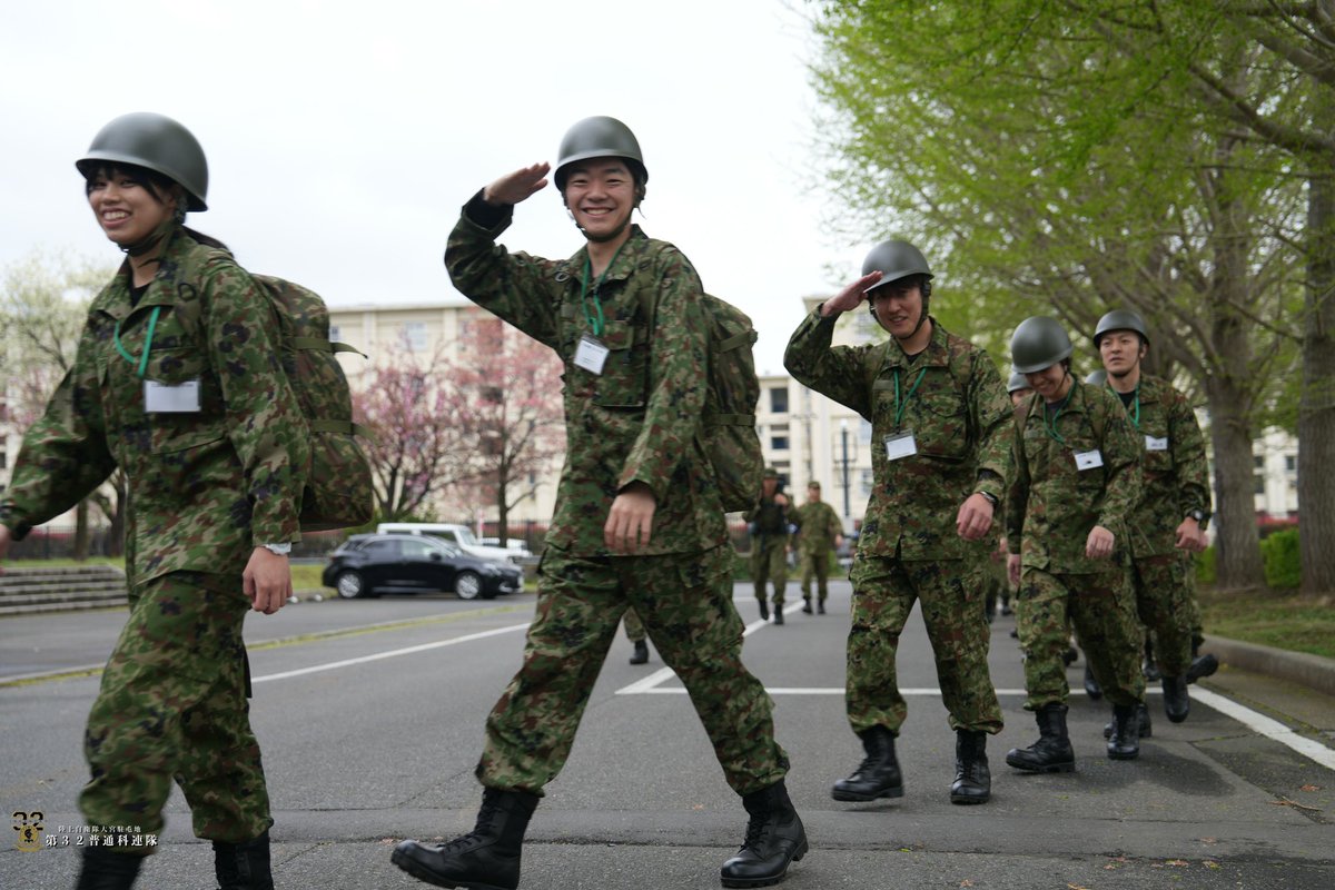 32nd_inf_Regt's tweet photo. #32連隊 は #ネッツ・トヨタ の
新入社員に対し隊内生活体験を行いました🫡
📷徒歩行進や人命救助システム取り扱い等を体験！

自衛隊での生活体験を通じて
規律心と団結心を養うことができました✨

#第32普通科連隊 https://t.co/7yxmYLR1Do