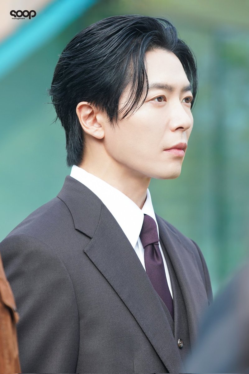Kim Jaeuck is born to wear suits 👔🔥 
#김재욱 #KimJaeUck #KimJaeWook
#FilingForLove #은밀한감사 #キムジェウク #金材昱