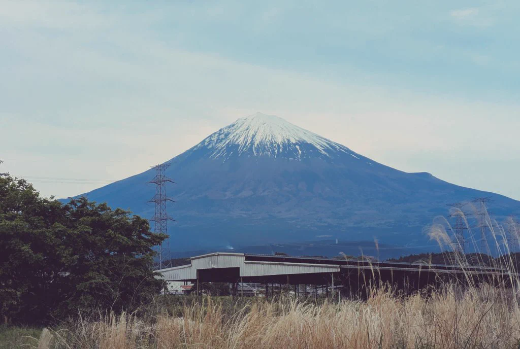 みどりの日に輝く富士山、Xで美しい写真が続々投稿