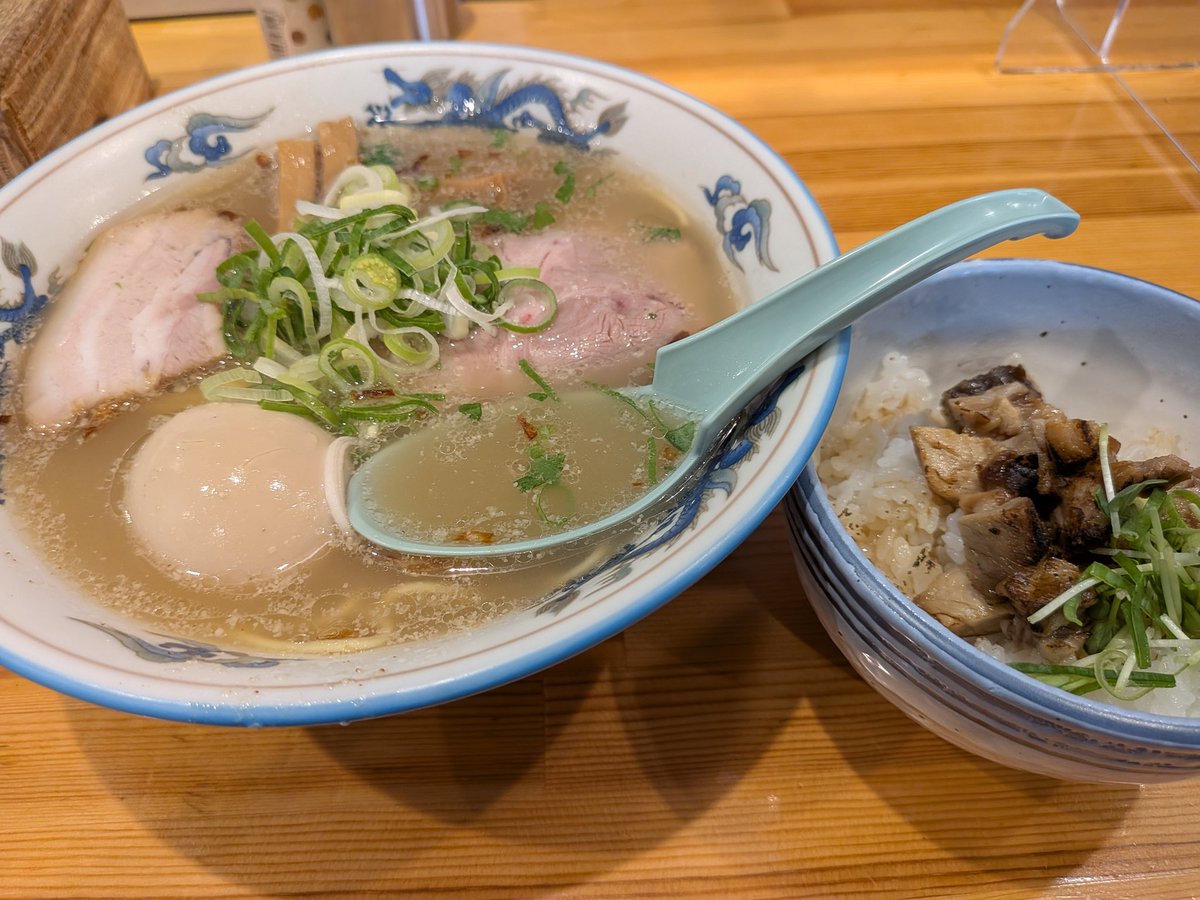 ADON6661's tweet photo. 珍しくGW中に休みがもらえた(⁠≧⁠▽⁠≦⁠)
中山寺へでてきて、
もんつきかかかってラーメン屋で塩ラーメンとチャーシューご飯で腹ごしらえ🤤
これから近くの温泉宝乃湯でダラダラするぜw https://t.co/u2QC7kaapE