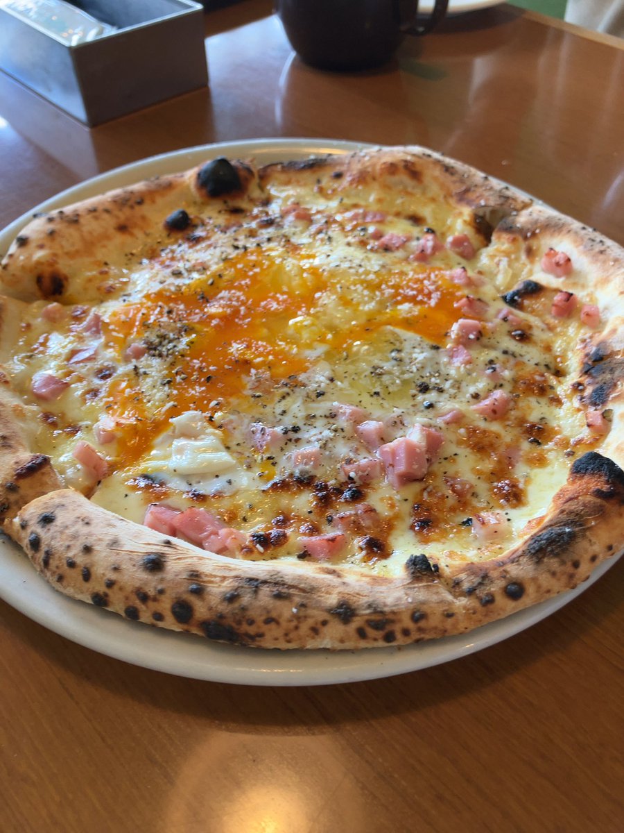 こないだ閑也が来てピザ焼いてたとこでランチ🍕
シラスとエビのピザめっちゃ美味しかった🤤