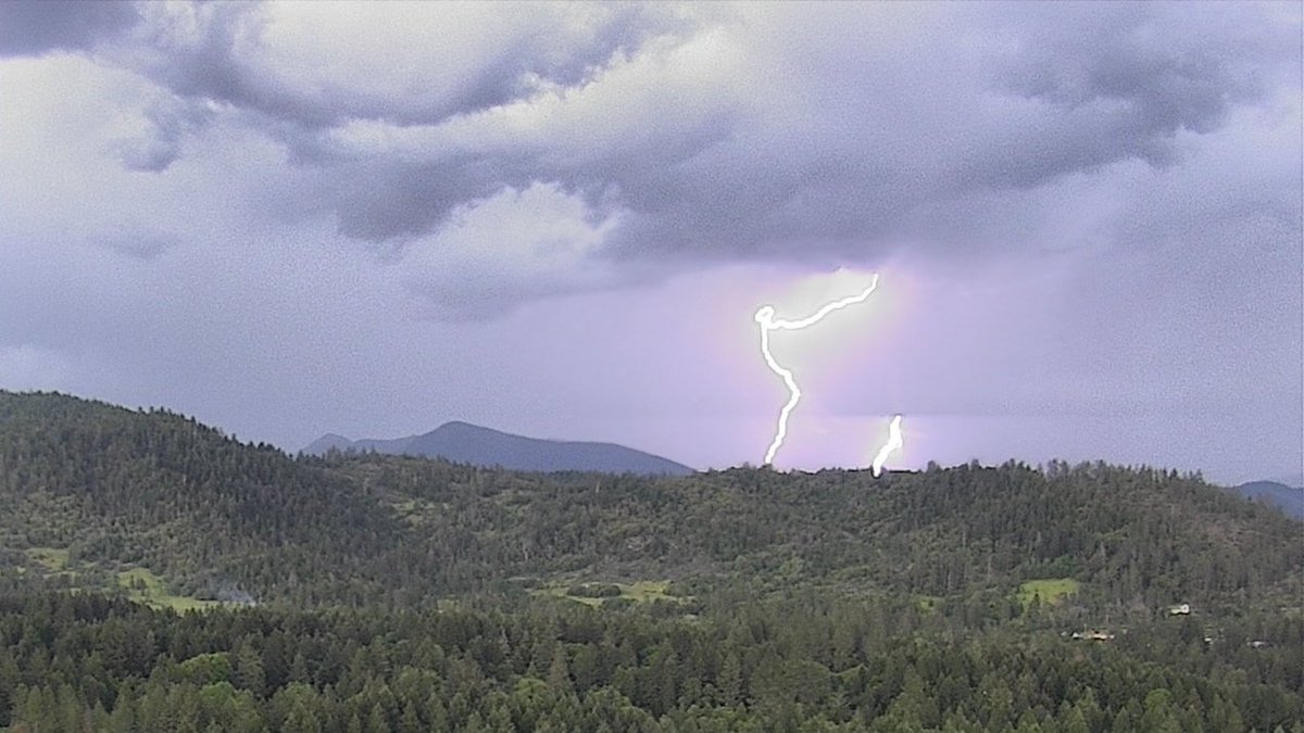 Kev1nLuo's tweet image. Stormy day in the mountains #cawx #orwx @NWSMedford @RobMayeda