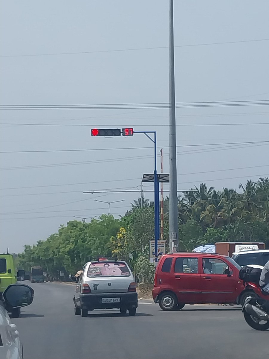 faizjih's tweet photo. @DKShivakumar 
Sir,
So many lengthy signals on outer ring road of mysore. 

So many direct crossing to the city.

Ring roads are meant for Highway traffic.

Please remove all signals &amp; direct crossing &amp; plan u-turn after some distance. 
@DgpKarnataka 
@DC_Mysuru 
@mysurucitycorp https://t.co/0uhuIRj5Nt