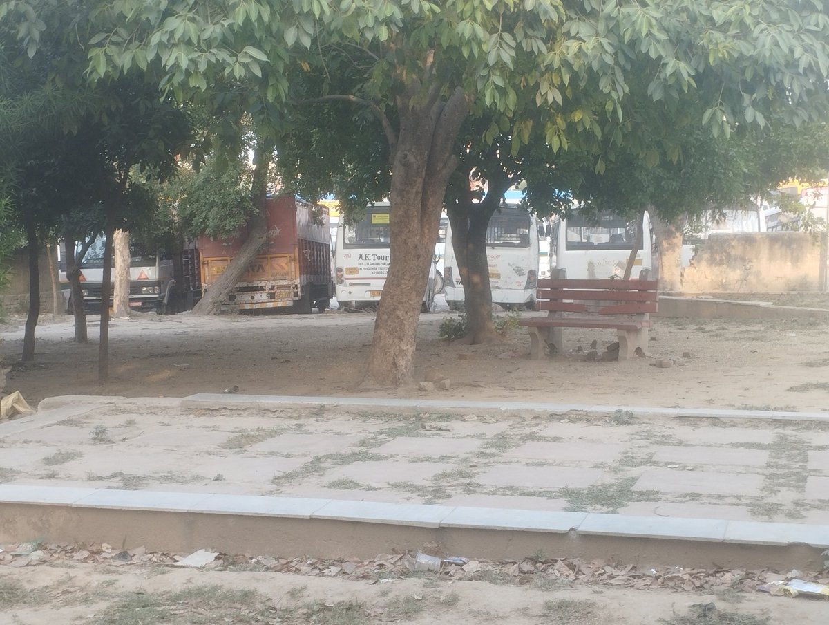 <a href="/AjayMahawarBJP/">Ajay Mahawar</a> <a href="/gupta_rekha/">Rekha Gupta</a> Children Memorial Park ( Garhi Mendu Khajuri) की दुर्दशा पर आपत्ति
Children Memorial Park, जो 1997 में Wazirabad Yamuna bus accident 1997 में जान गंवाने वाले 28 मासूम बच्चों की याद में बनाया गया था, आज बेहद खराब हालत में है।  <a href="/ndtvindia/">NDTV India</a> @