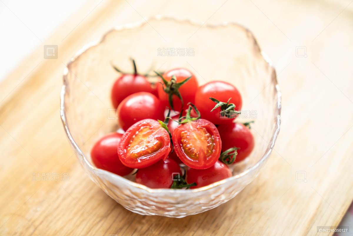 BOphli's tweet image. Tried these organic cherry tomatoes! Juicy, sweet, u0026 sun-ripened—bursting with fresh flavor. Perfect for salads or snacking straight. 10/10, would repurchase!  #OrganicProduce #FoodReview