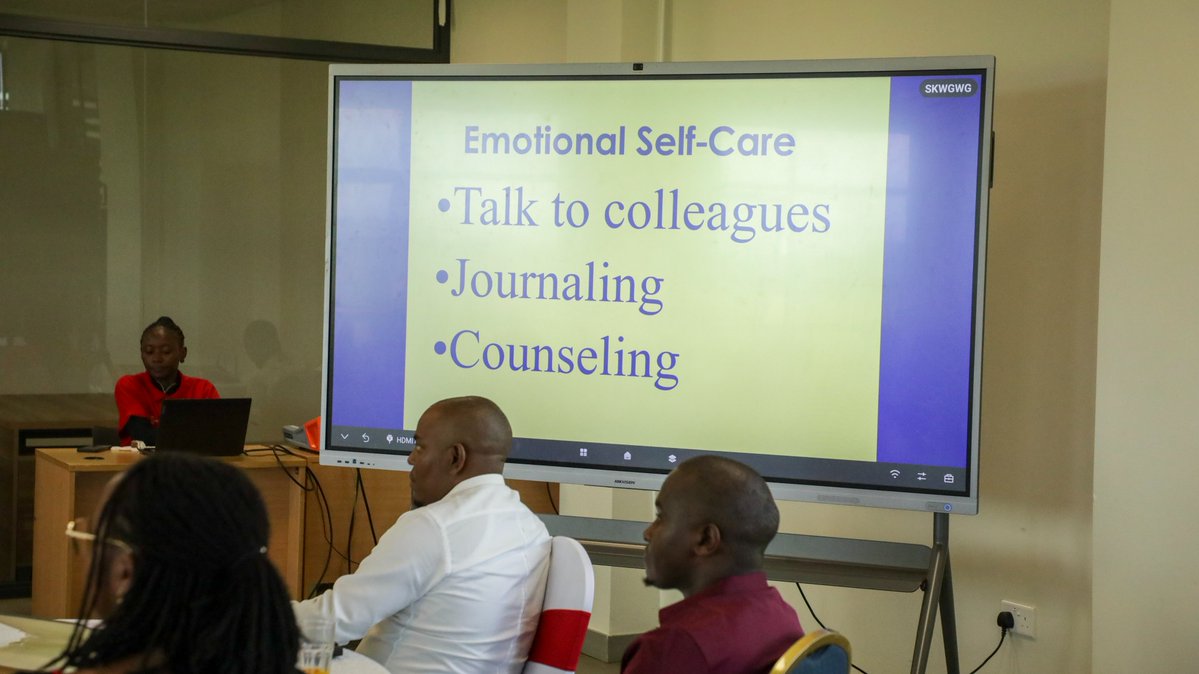 Amref International University (AMIU) tweet media