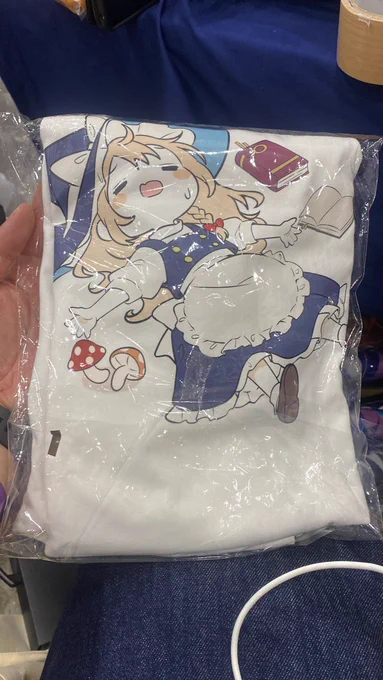 社不tシャツ白Lサイズ一つ出てきたので、欲しい方早いもの勝ちです!