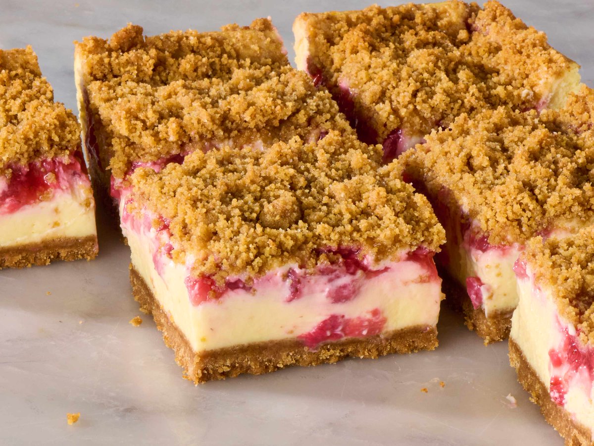 aziendabiologic's tweet image. Strawberry Cream Cheese Bars (It’s Impossible to Eat Just One!) thekitchn.com/strawberry-che… #recipes #splendidum.com