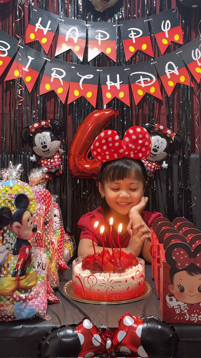 __nradh's tweet photo. selamat ulangtahun Shaquilla Aresha Zerina tumbuh baik dan bahagia. maaf mama papa yang banyak kurangnya🤍🥺 https://t.co/JzQWs2Qe7P