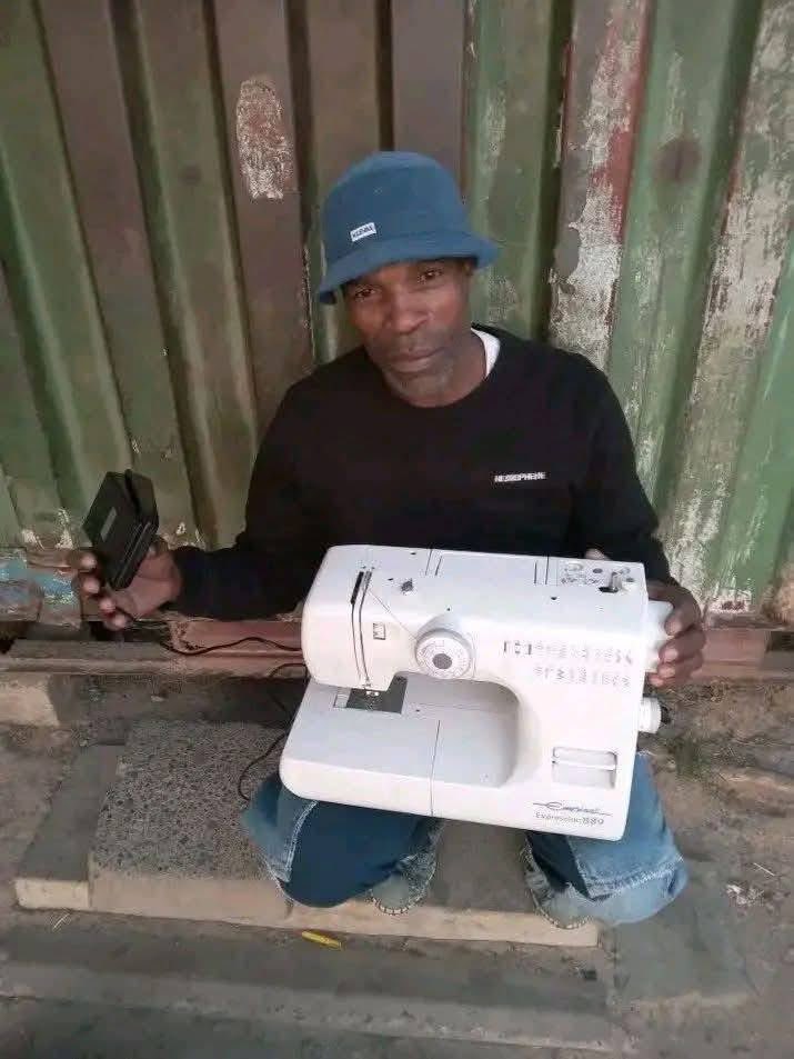 Man’s NOT Barry Roux tweet media