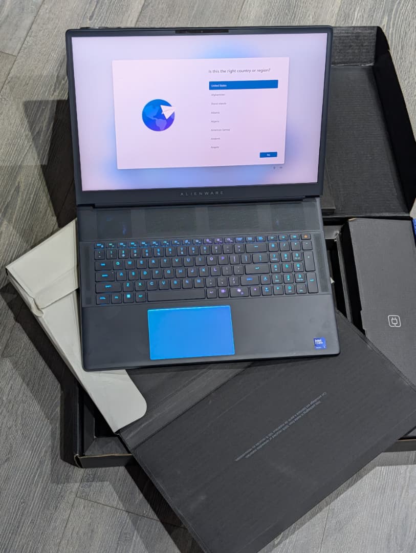 Bizzie's Gadget Hub | Phones & Laptops tweet media