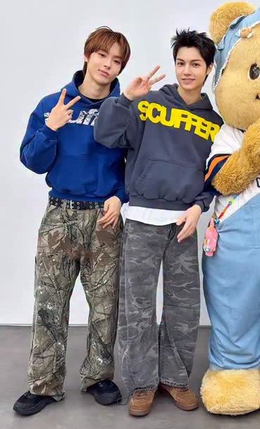 these two definitely planned their outfits that day