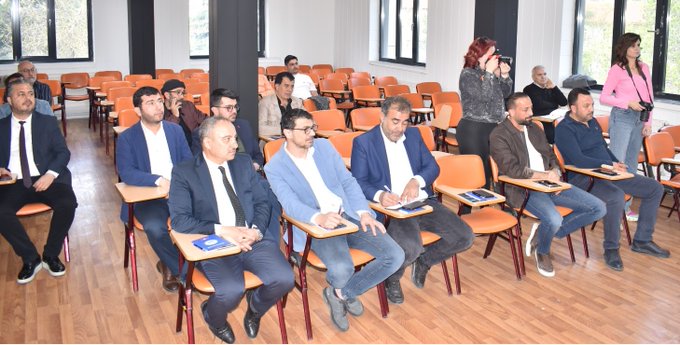 KonyadaYatirim's tweet photo. Akşehir Ticaret ve Sanayi Odası iş birliğiyle “Yerel Kalkınma Hamlesi Teşvik Programı ve SoGreen Geri Ödemeli Finansman Desteği Programı Tanıtım Toplantısı” düzenlendi.   Programda iş dünyası temsilcilerine 2 program hakkında bilgilendirme yapıldı.  
@KalkinmaAjansGM @Mevlana_ka https://t.co/dfARzD3qRD
