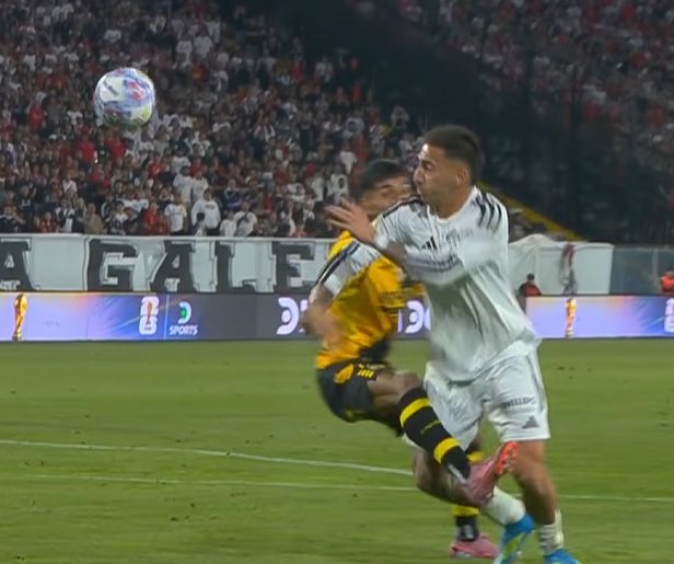 Muy buenas noches a los jugadores de pádel que insisten en que esto no fue penal