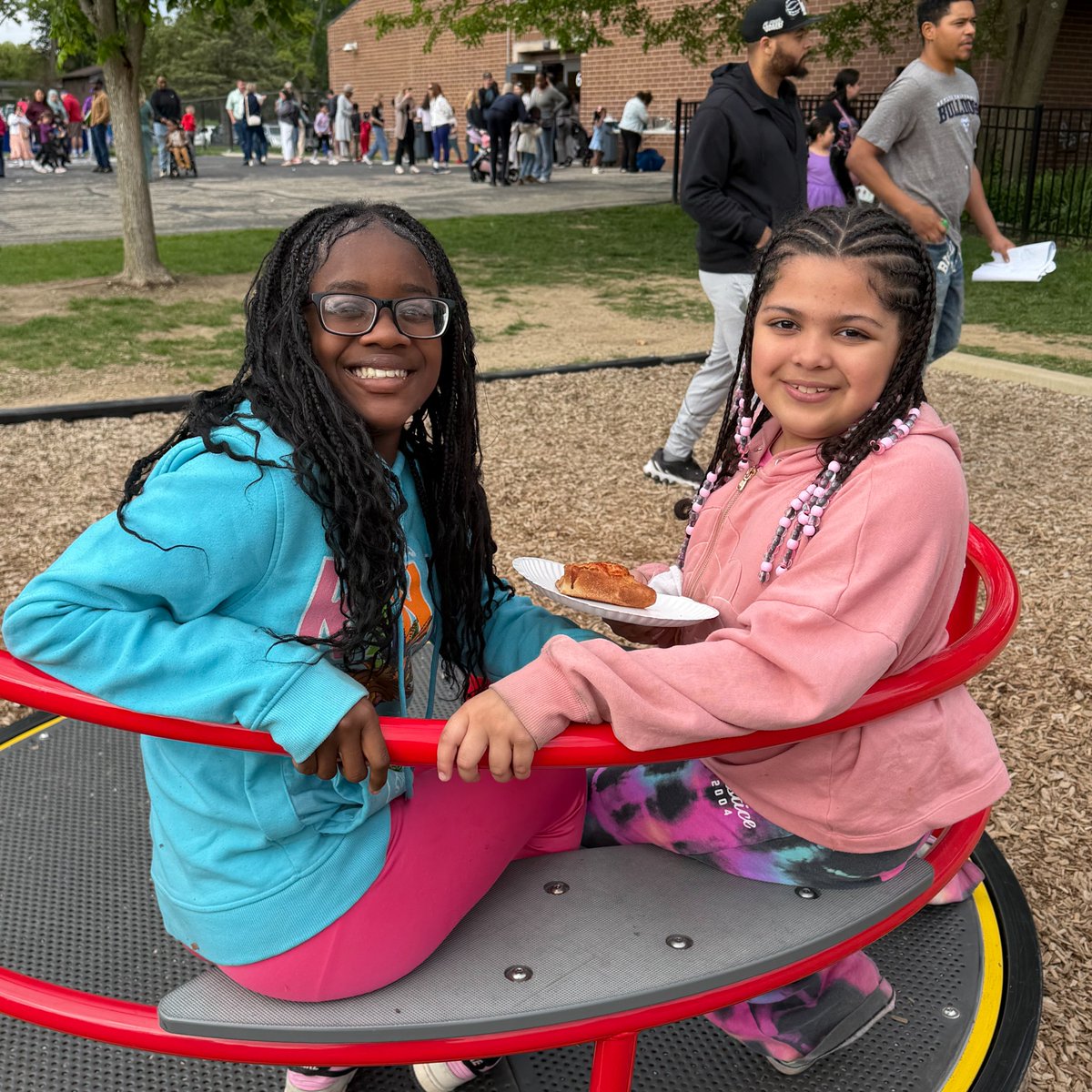 springmillelem's tweet photo. Spring Mill’s Spring Fling was a great night! 🎉Students shared their learning, teachers showcased growth, and families enjoyed art and work samples throughout the halls. Shoutout to our Bulldog Ambassadors for leading the way and our PTO for the fun! @springmillpto @msdwt https://t.co/XX0sfKq3dj