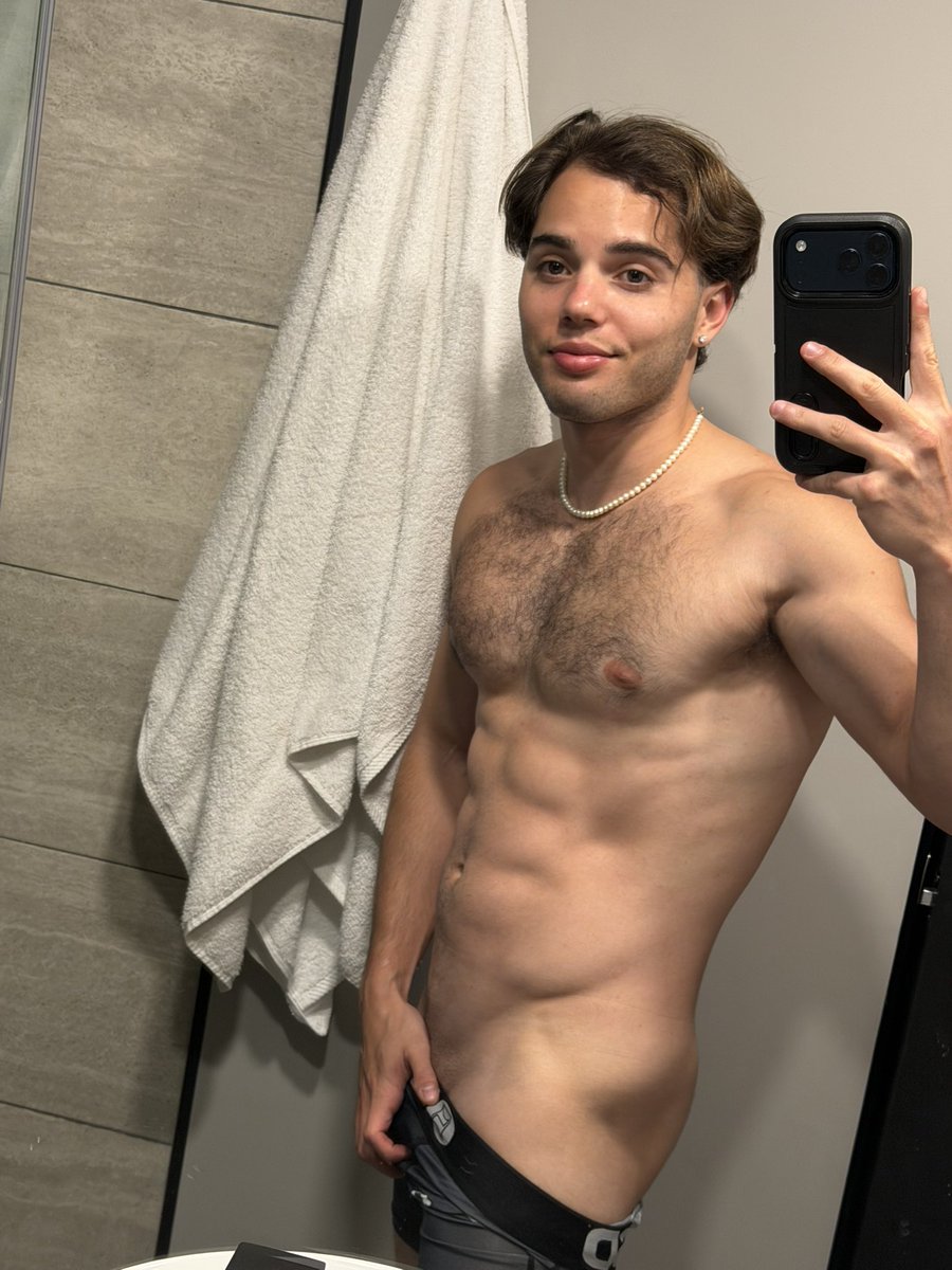 Gus tweet media
