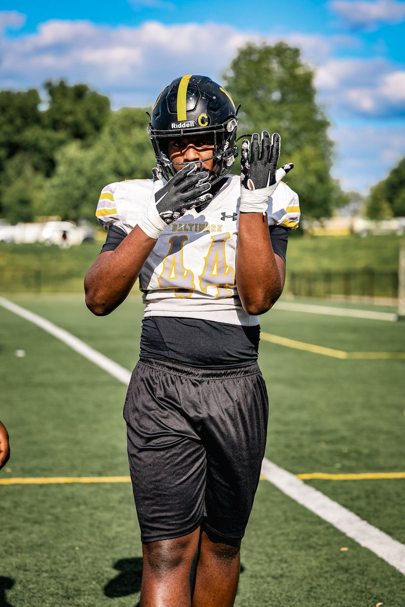 Dylan9kk's tweet photo. Sophomore year loading !! #undisputed #sbg 
@lbcoachchris @Coachmessay @CoachJdubSFA @_CoachT8nk @kdawg2certified https://t.co/jeUoCTvsR8