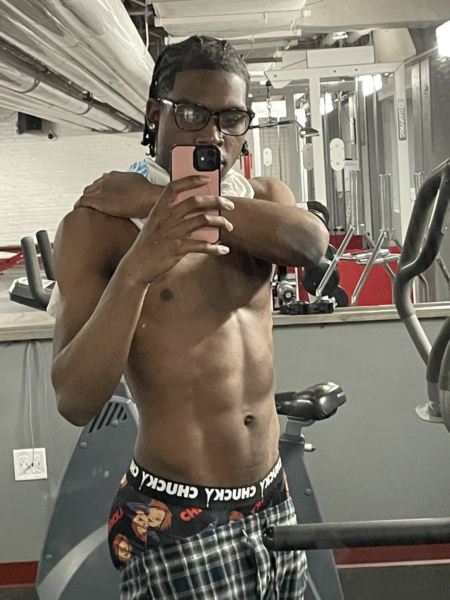 Prettyboyvon01's tweet photo. Summer body ready 😌
#summer #mlm https://t.co/Ga92M8sSQz